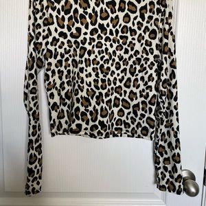 Gaze Medium Size Leopard Top